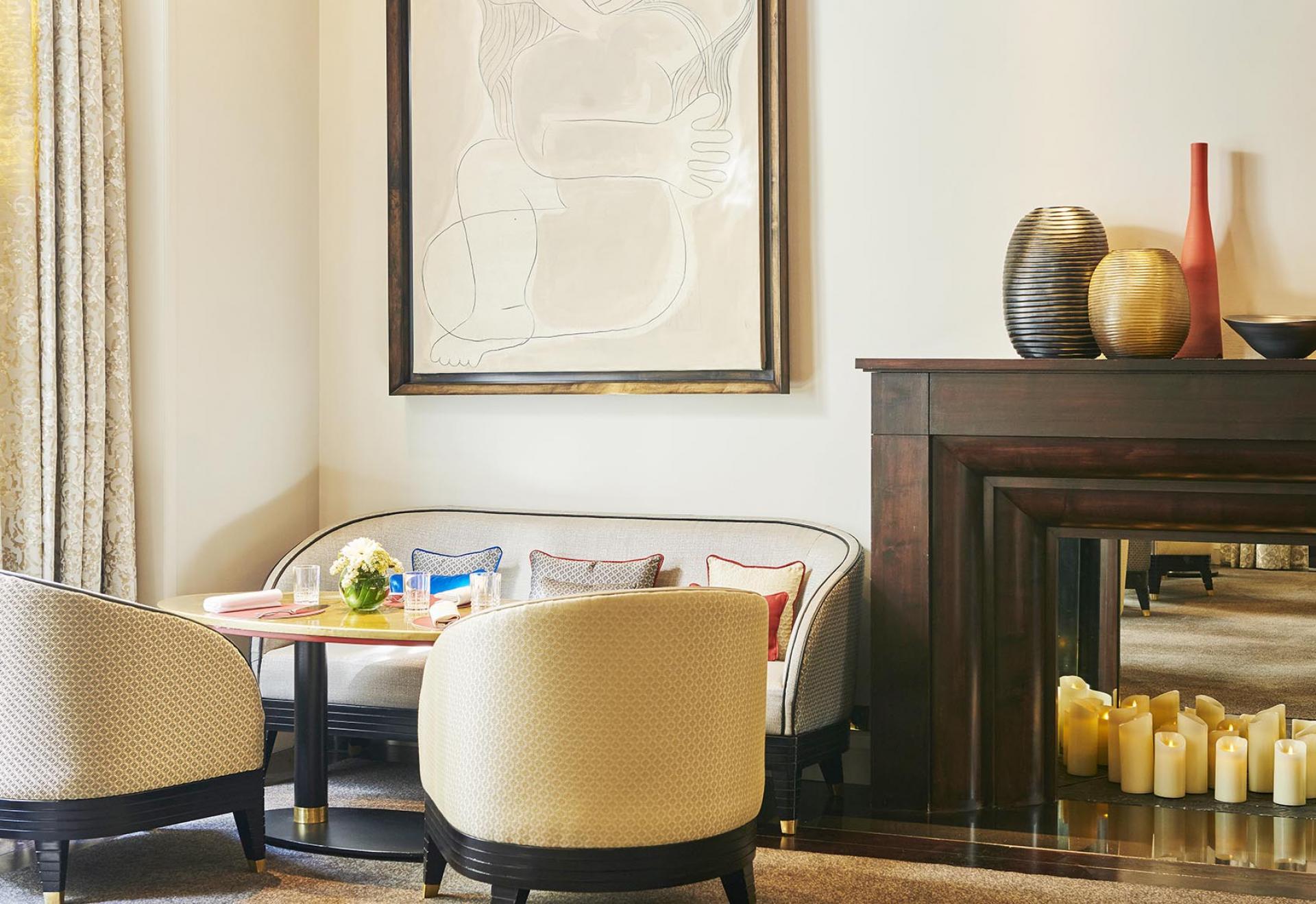 le-burgundy-paris-bar-le-charles-92621-1920-1080-auto